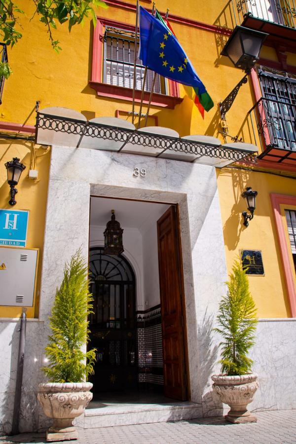 Hostal La Muralla Seville Exterior photo