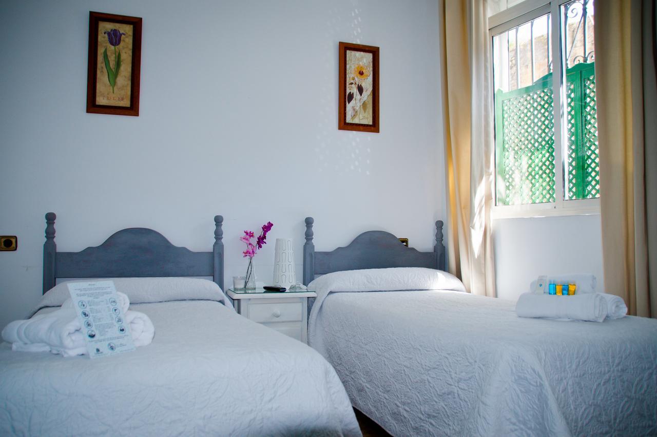 Hostal La Muralla Seville Exterior photo