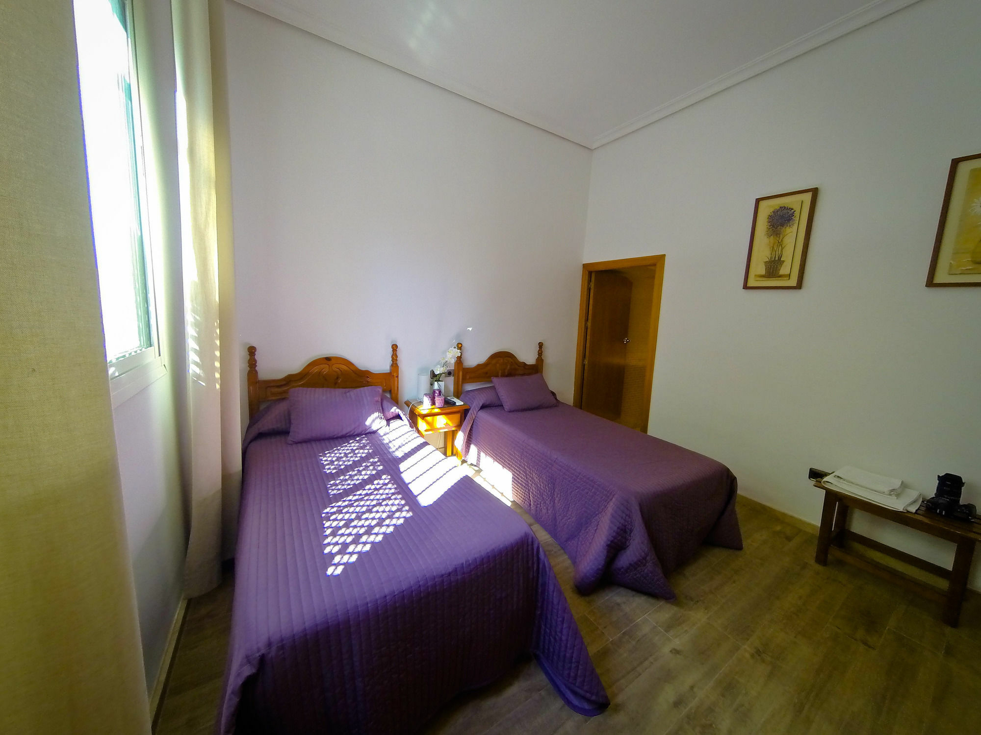 Hostal La Muralla Seville Exterior photo