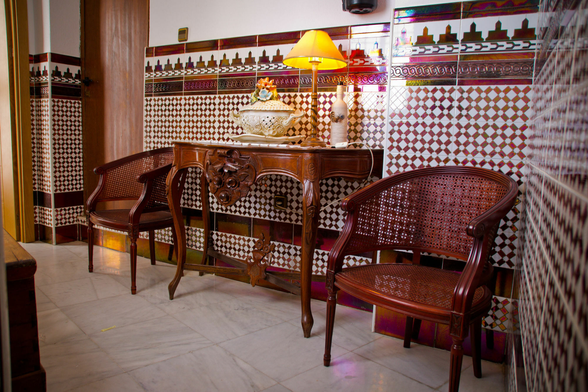 Hostal La Muralla Seville Exterior photo