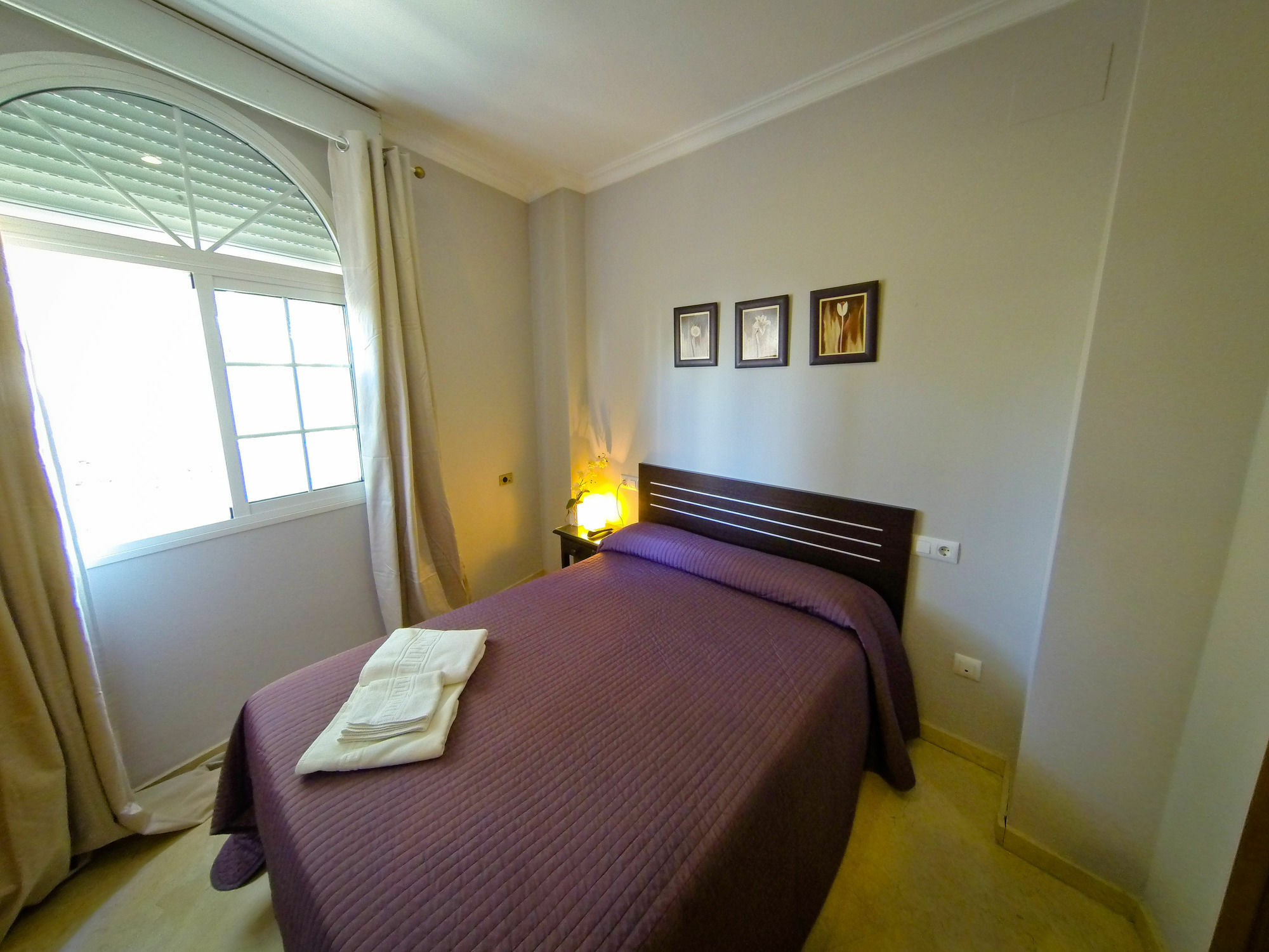 Hostal La Muralla Seville Exterior photo