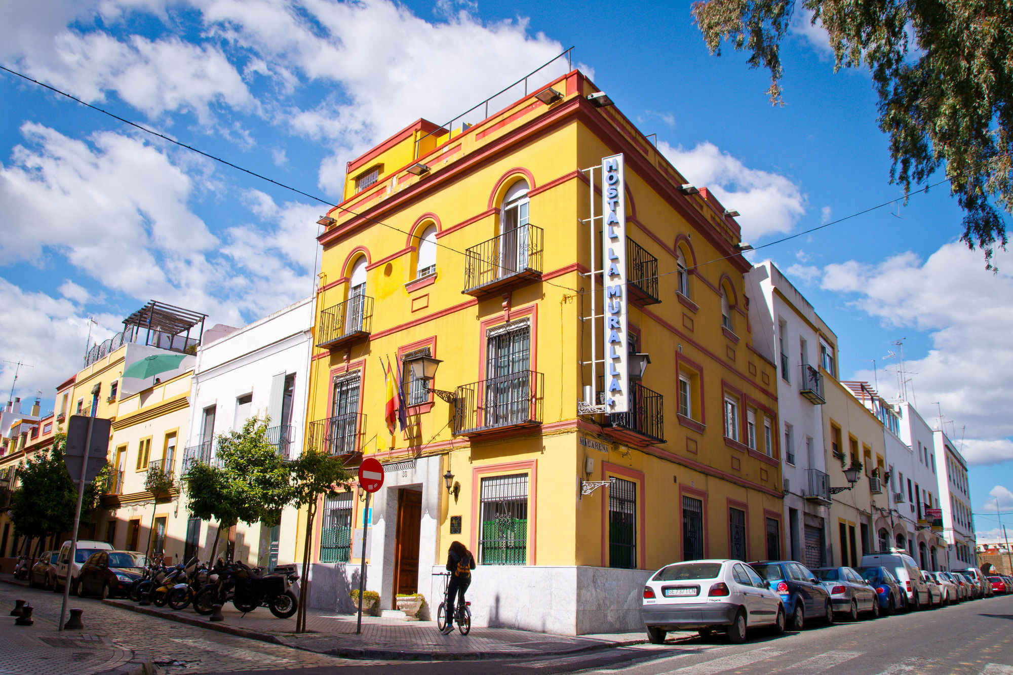 Hostal La Muralla Seville Exterior photo