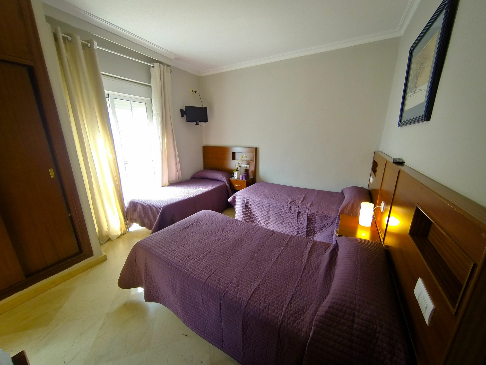 Hostal La Muralla Seville Exterior photo