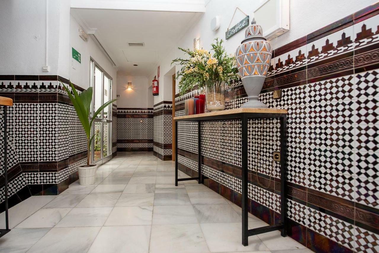 Hostal La Muralla Seville Exterior photo