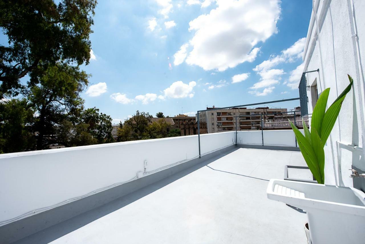 Hostal La Muralla Seville Exterior photo